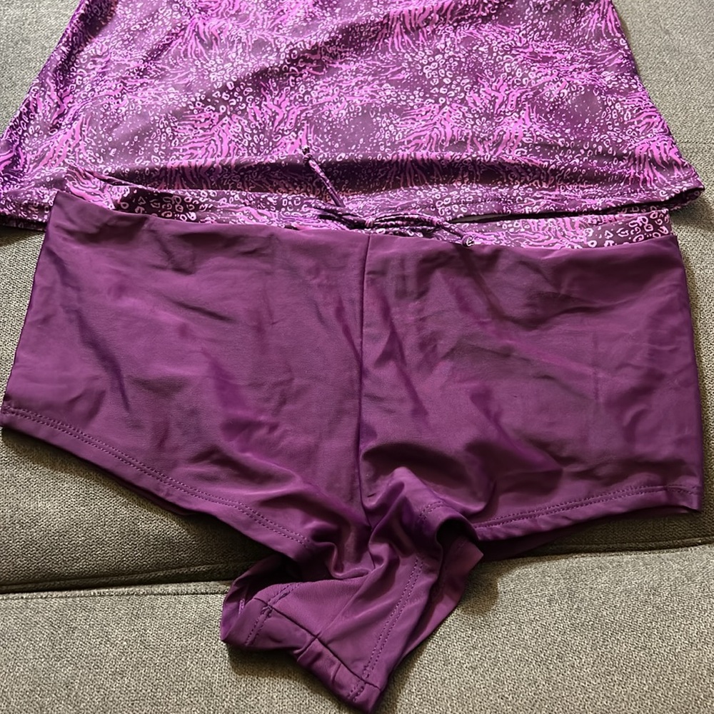 NWT small swimtop with halter closure and boy short bottom by Jose LLC - Picture 13 of 15